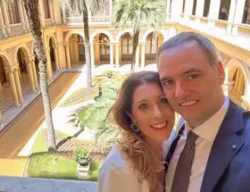 Bettina Angeletti y Manuel Adorni