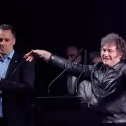 Sin-verg�enza: Manuel Adorni, el soldadito de guerra de Javier Milei, reaparecer� en la AmCham Summit 2026