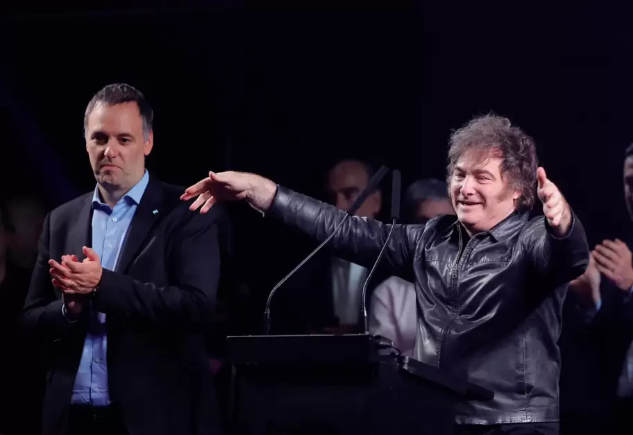 Manuel Adorni y Javier Milei