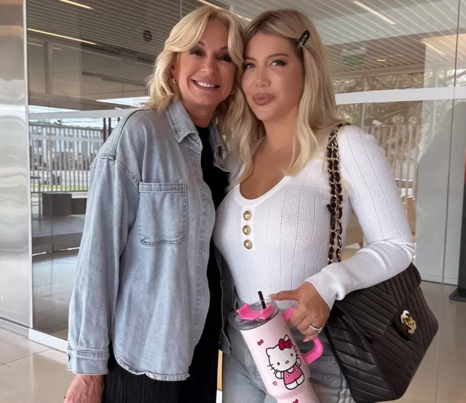 Wanda Nara y Yanina Latorre en los estudios de Telefe grabando la primera serie vertical del canal