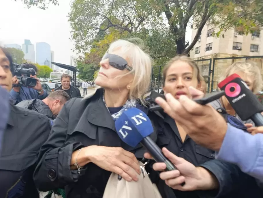 Las dos jubiladas que le prestaron d�lares a Adorni declararon en Comodoro Py