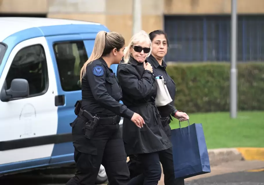 Las dos jubiladas que le prestaron d�lares a Adorni declararon en Comodoro Py