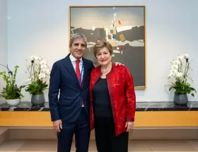 Luis Caputo y la directora gerente del FMI, Kristalina Georgieva