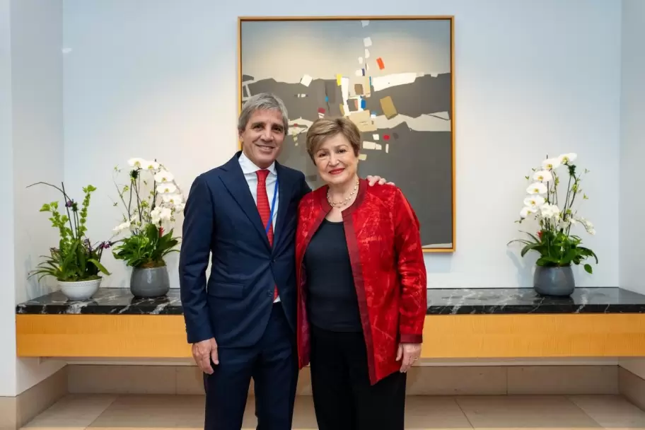 Luis Caputo y la directora gerente del FMI, Kristalina Georgieva