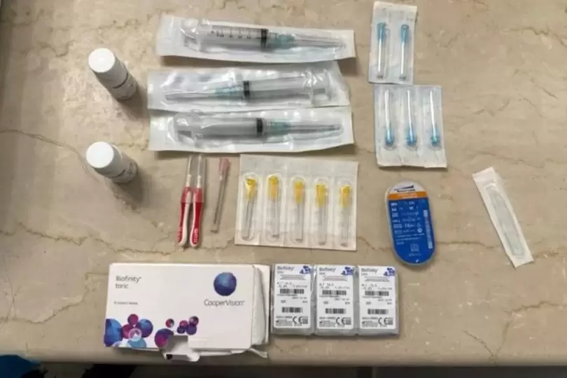 Parte de lo secuestrado en el allanamiento del departamento de Hernán Boveri, el anestesiólogo despedido del Hospital Italliano.