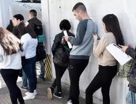 Las colas de desocupados y desocupadas volvieron a aparecer con fuerza en los �ltimos meses.