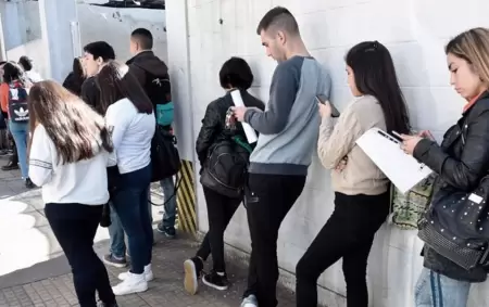 Las colas de desocupados y desocupadas volvieron a aparecer con fuerza en los �ltimos meses.