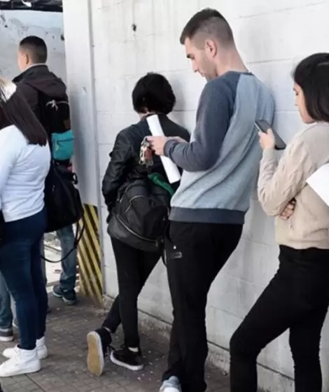 Las colas de desocupados y desocupadas volvieron a aparecer con fuerza en los �ltimos meses.