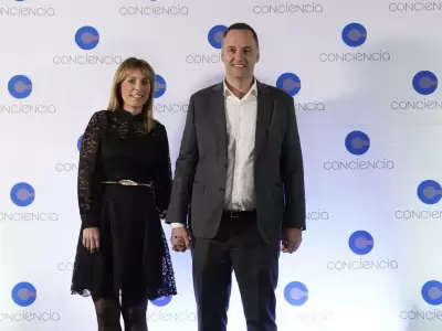 Bettina Angeletti y Manuel Adorni