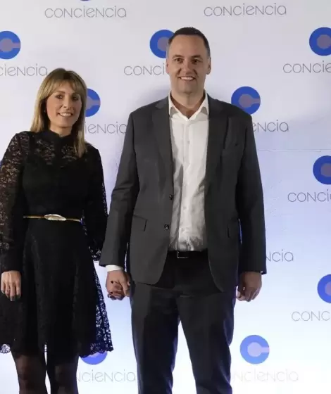 Bettina Angeletti y Manuel Adorni