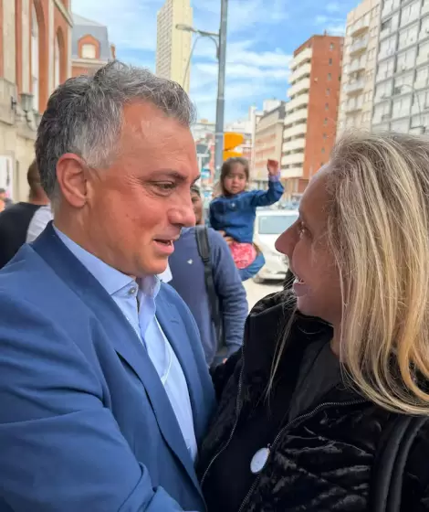 Sebasti�n Pareja y Karina Milei