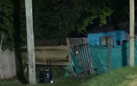 Claypole: un nene cav� en el patio y encontr� el cuerpo de su madre enterrado