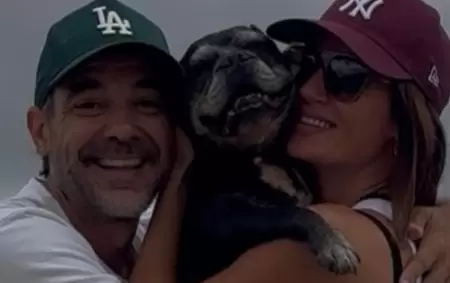 Pedro Alfonso, Paula Chaves y Moro, su bulldog franc�s que vivi� 15 a�os.