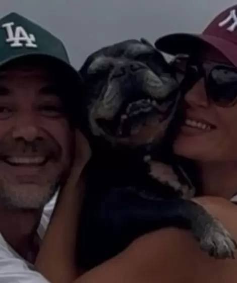 Pedro Alfonso, Paula Chaves y Moro, su bulldog franc�s que vivi� 15 a�os.