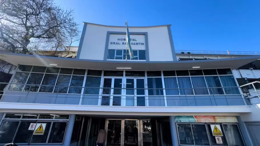 La v�ctima sufri� una fractura de maxilar y tuvo que ser trasladada de urgencia al Hospital San Mart�n.