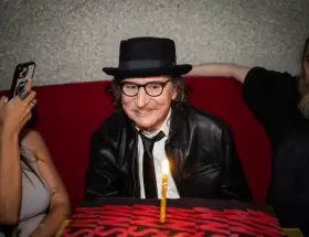 Charly Garc�a pas� por el quir�fano y ya piensa en volver a casa