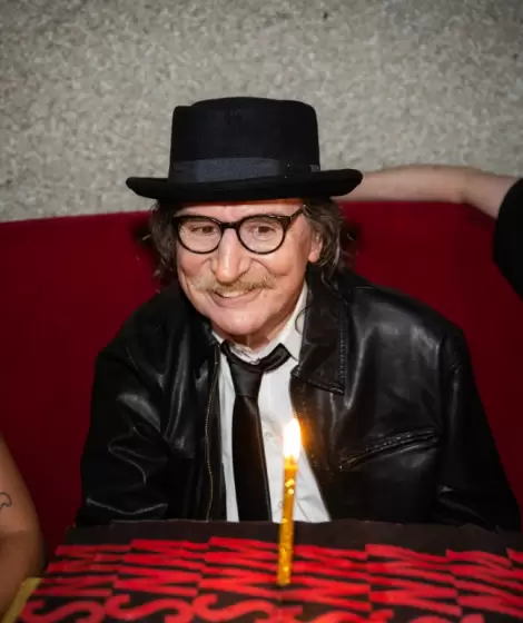 Charly Garc�a pas� por el quir�fano y ya piensa en volver a casa