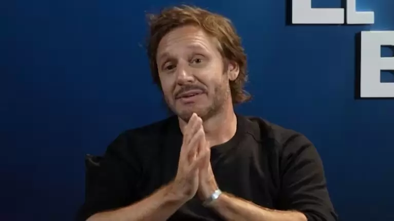 Benjam�n Vicu�a se anim� a una entrevista con �ngel De Brito