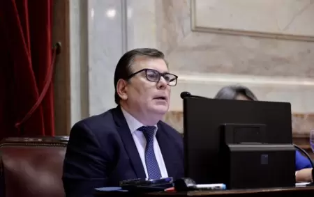 Zamora impulsa una ley para frenar la ludopat�a infantil