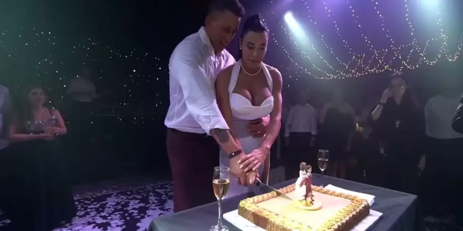 Patricio Albacete y Pamela Pombo en la fiesta de casamiento de junio de 2024.