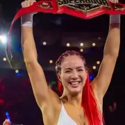 Flor Vigna le quit� el invicto a Alana Flores, se consagr� campeona en M�xico y abri� su coraz�n: "No ten�a ganas de vivir"