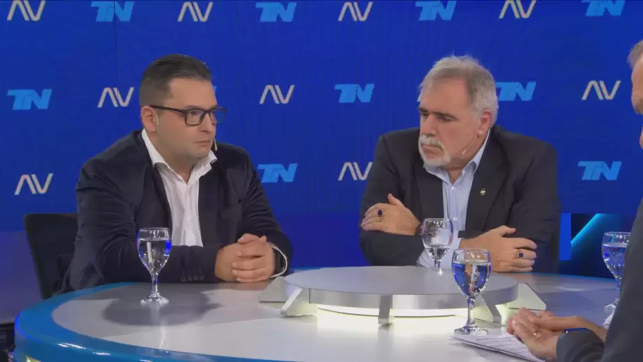 El coordinador de enfermeros Mariano Perroni y su abogado, Miguel �ngel Pierri