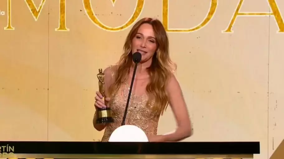 Vero Lozano recibi� su premio y tir� una dura indirecta contra Susana Gim�nez