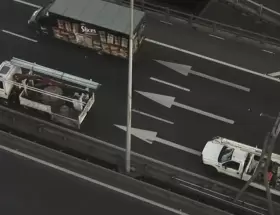 Una mirada a�rea del lugar de la autopista 25 de Mayo donde choc� el cami�n en Flores.