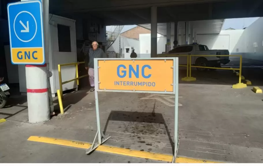 Las distribuidoras suspendieron el suministro interrumpible a estaciones de GNC