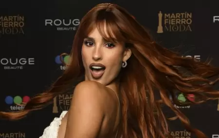 La sorprendente transformaci�n de Juli Poggio durante el Mart�n Fierro de la Moda 2026.