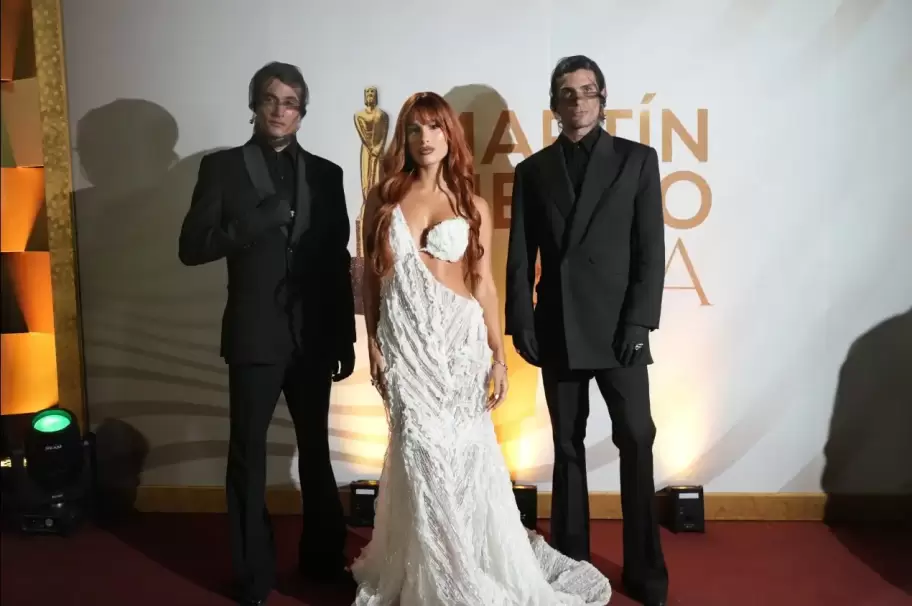 Julieta Poggio pos� y mostr� su retoque est�tico en el �ltimo Mart�n Fierro de la moda.