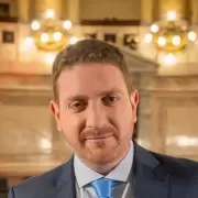 Jony Viale cuestion� a Milei por victimizarse con su sueldo: "No da decir que al que peor le fue es a usted"