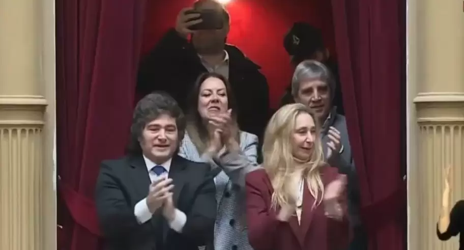 El gabinete de LLA respaldado a Adorni