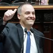 Adorni quiso explicar los car�simos viajes con su esposa y se recibi� de negacionista: "No hubo delito"