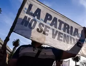 "La patria no se vende"