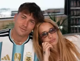 Marcos Giles junto a su pareja �ngela Torres.