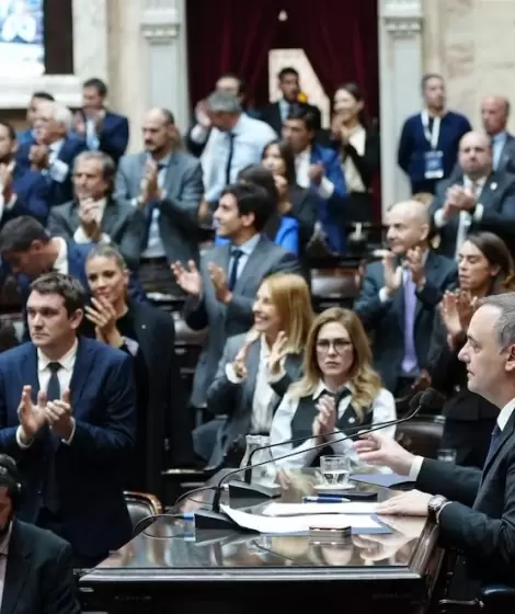 Manuel Adorni durante la sesi�n en el Congreso en la cual asegur� que no va a renunciar.