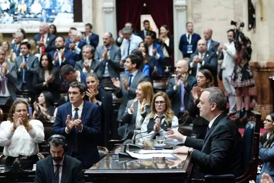 Manuel Adorni durante la sesión en el Congreso en la cual aseguró que no va a renunciar.