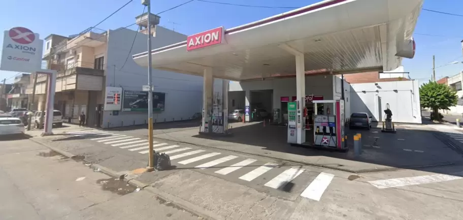 La estaci�n de servicio en donde intentaron asaltar al delivery que se defendi� a los tiros.