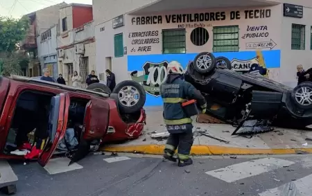 Dram�tico choque y doble vuelco en Mataderos