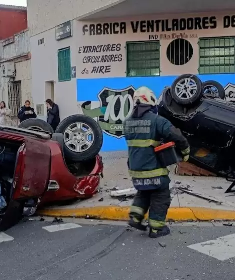 Dram�tico choque y doble vuelco en Mataderos