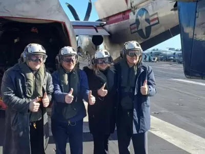 Milei viaj� a Mar del Plata para fotografiarse en el portaaviones estadounidense USS Nimitz