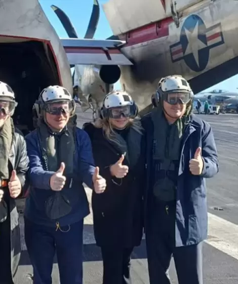 Milei viaj� a Mar del Plata para fotografiarse en el portaaviones estadounidense USS Nimitz