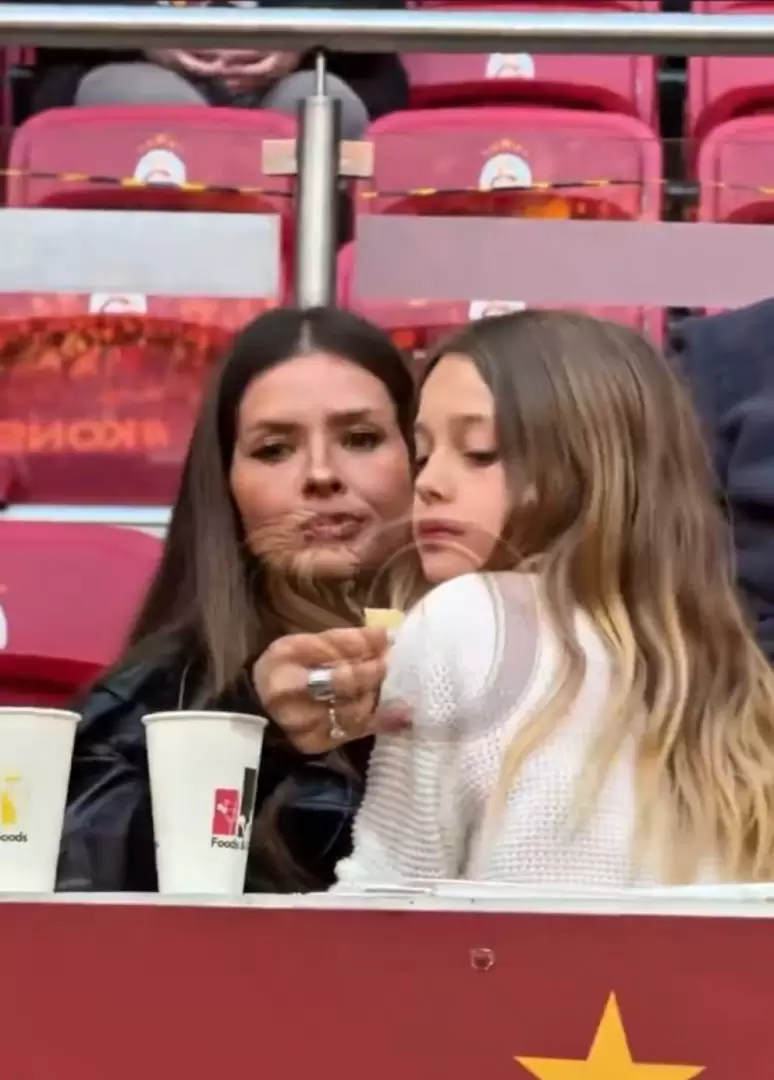 La China Su�rez corri� a su hija para no quedar fuera de foco cuando la grababan