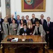 Karina Milei y Manuel Adorni, entre muchos otros: el Gobierno habilit� aumentos del 123% para m�s de 1.000 funcionarios