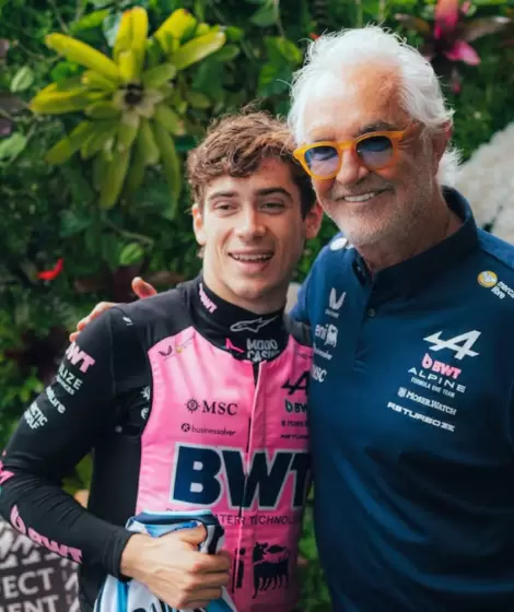 Flavio Briatore y el abrazo a su piloto Franco Colapinto, tras su mejor actuaci�n desde que est� en la F1.