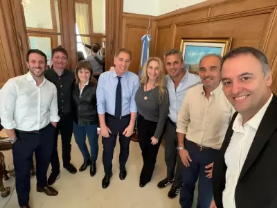 Manuel Adorni y algunos de los funcionarios que lo apoyan