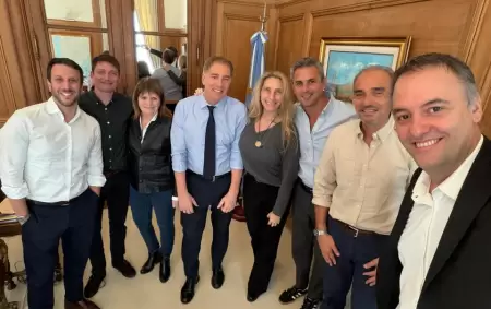 Manuel Adorni y algunos de los funcionarios que lo apoyan