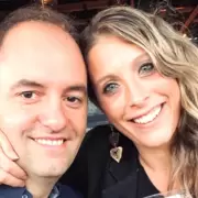 La que faltaba: acusan a Rodolfo Tailhade de espionaje contra Bettina, la esposa de Manuel Adorni