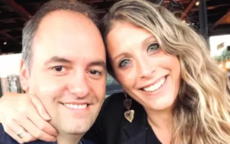 Manuel Adorni y Bettina Angeletti
